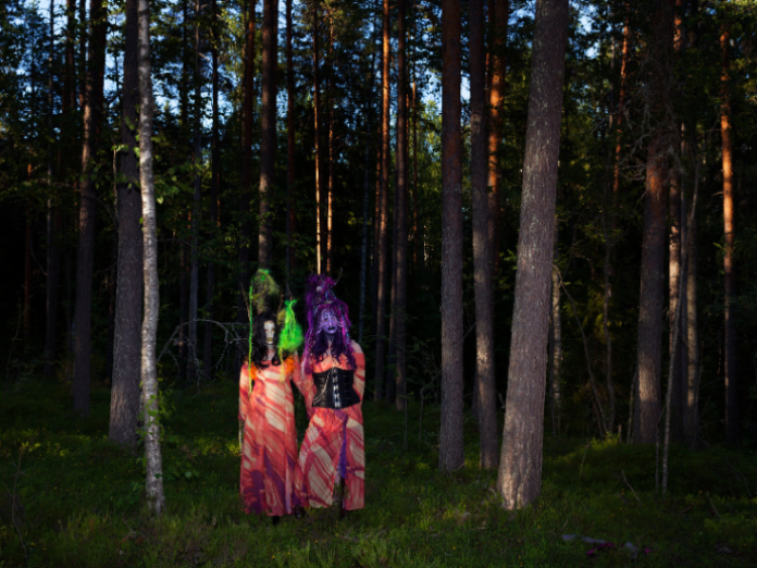 Billede fra udstillingen af The HagFags - Sangría Valentino & Henna Nerg